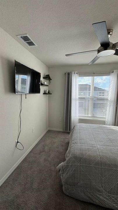 For Rent: $850 (1 beds, 1 baths, 1700 Square Feet)