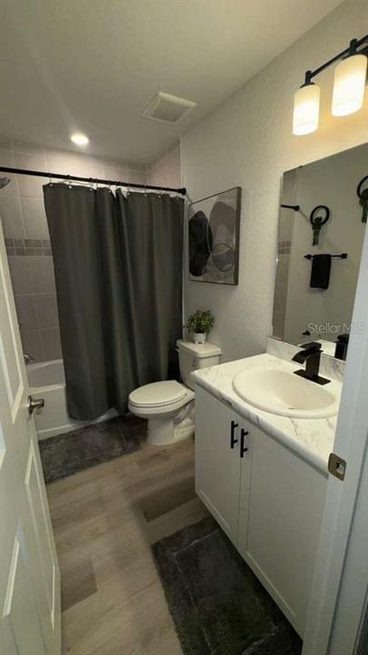 For Rent: $850 (1 beds, 1 baths, 1700 Square Feet)