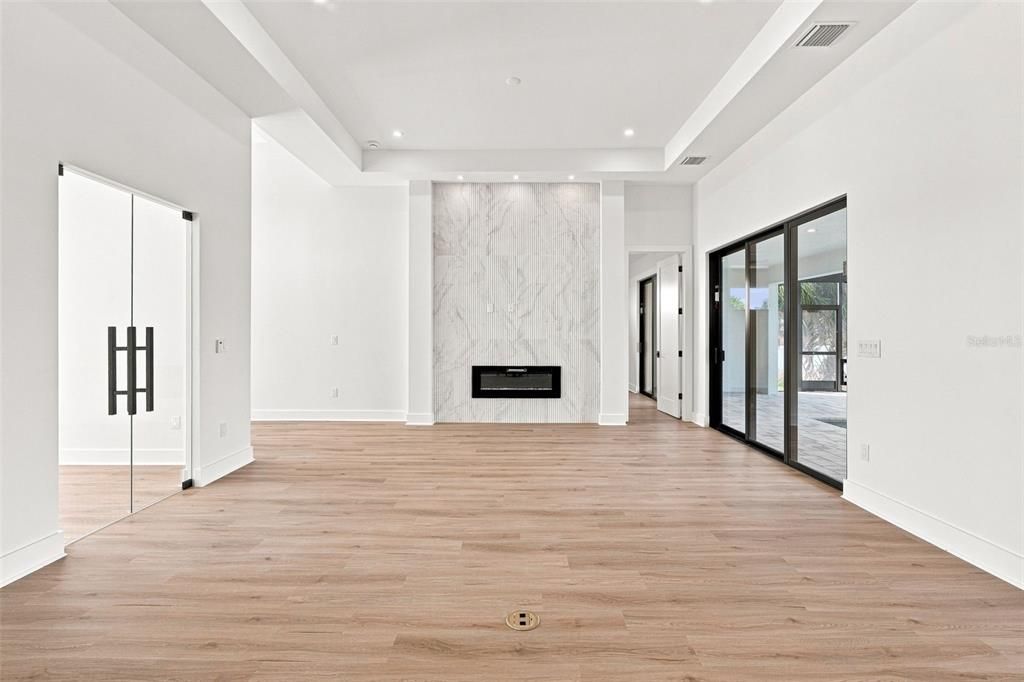 For Sale: $773,000 (3 beds, 3 baths, 2012 Square Feet)
