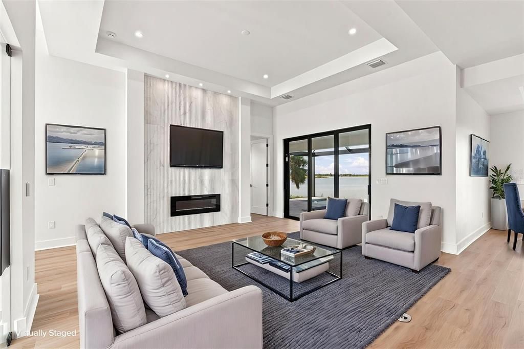 For Sale: $773,000 (3 beds, 3 baths, 2012 Square Feet)