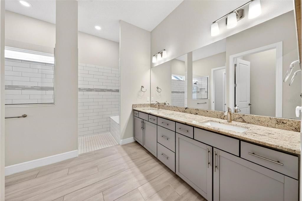 For Sale: $729,000 (3 beds, 3 baths, 2844 Square Feet)