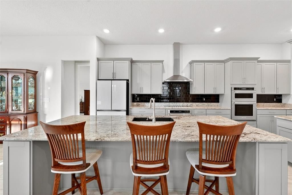 For Sale: $729,000 (3 beds, 3 baths, 2844 Square Feet)