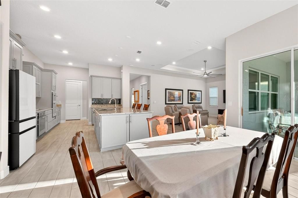 For Sale: $729,000 (3 beds, 3 baths, 2844 Square Feet)