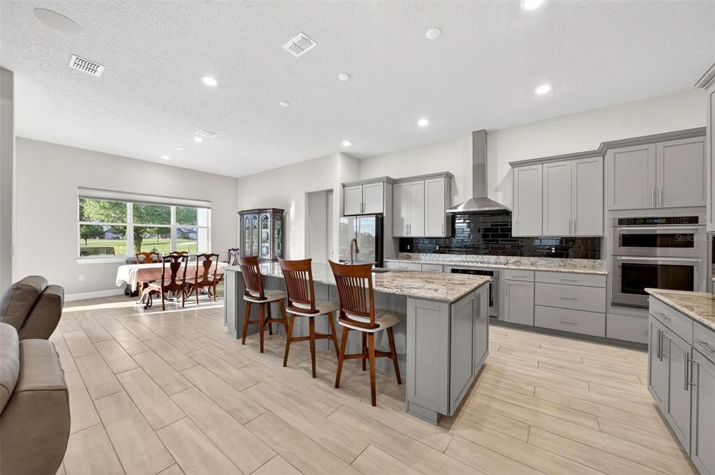 For Sale: $729,000 (3 beds, 3 baths, 2844 Square Feet)