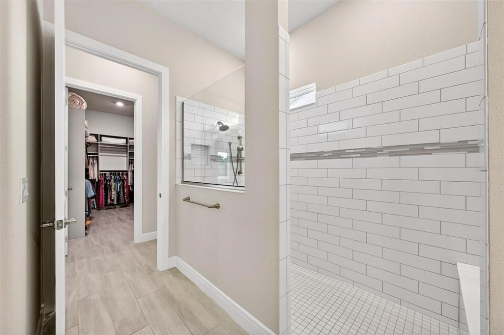 For Sale: $729,000 (3 beds, 3 baths, 2844 Square Feet)