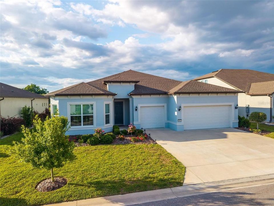 For Sale: $729,000 (3 beds, 3 baths, 2844 Square Feet)