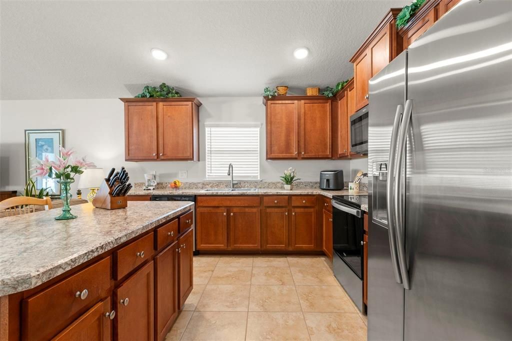 Active With Contract: $325,000 (3 beds, 2 baths, 1718 Square Feet)