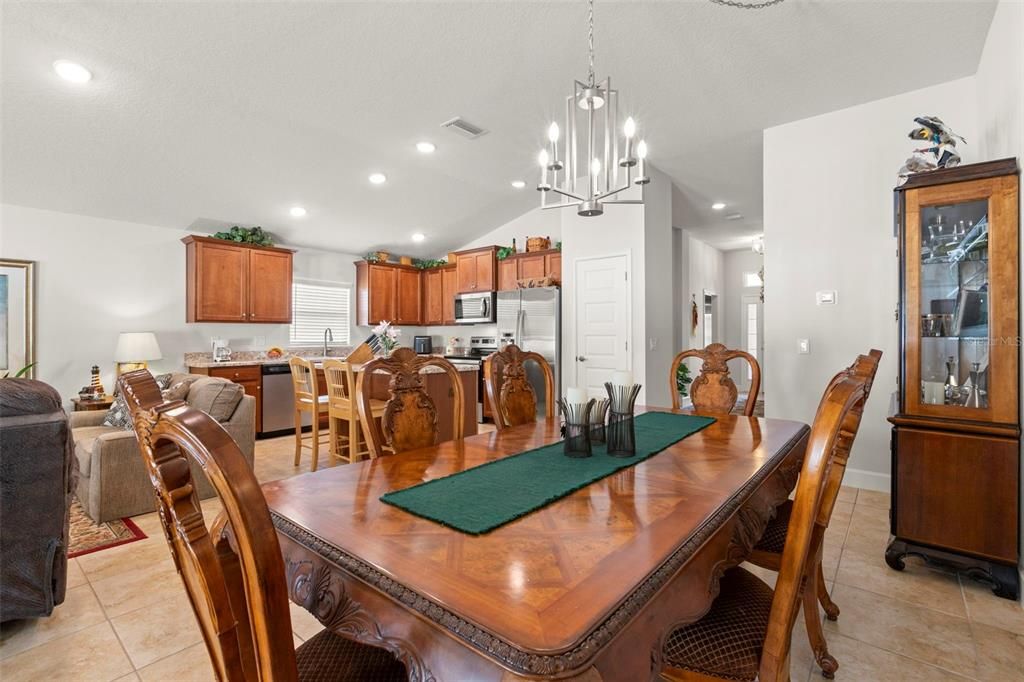 Active With Contract: $325,000 (3 beds, 2 baths, 1718 Square Feet)