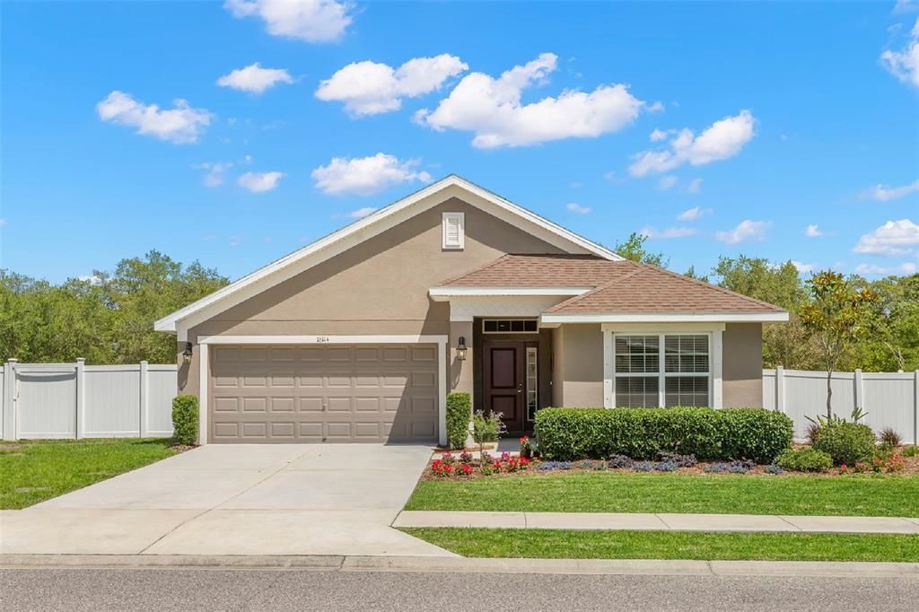 Active With Contract: $325,000 (3 beds, 2 baths, 1718 Square Feet)