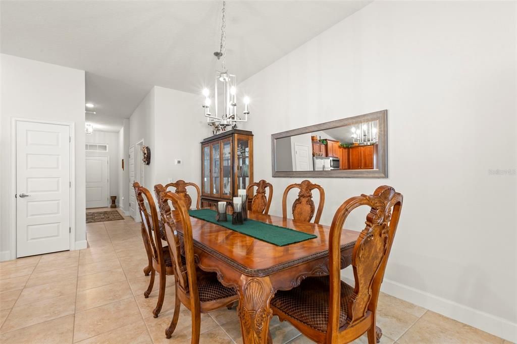 Active With Contract: $325,000 (3 beds, 2 baths, 1718 Square Feet)
