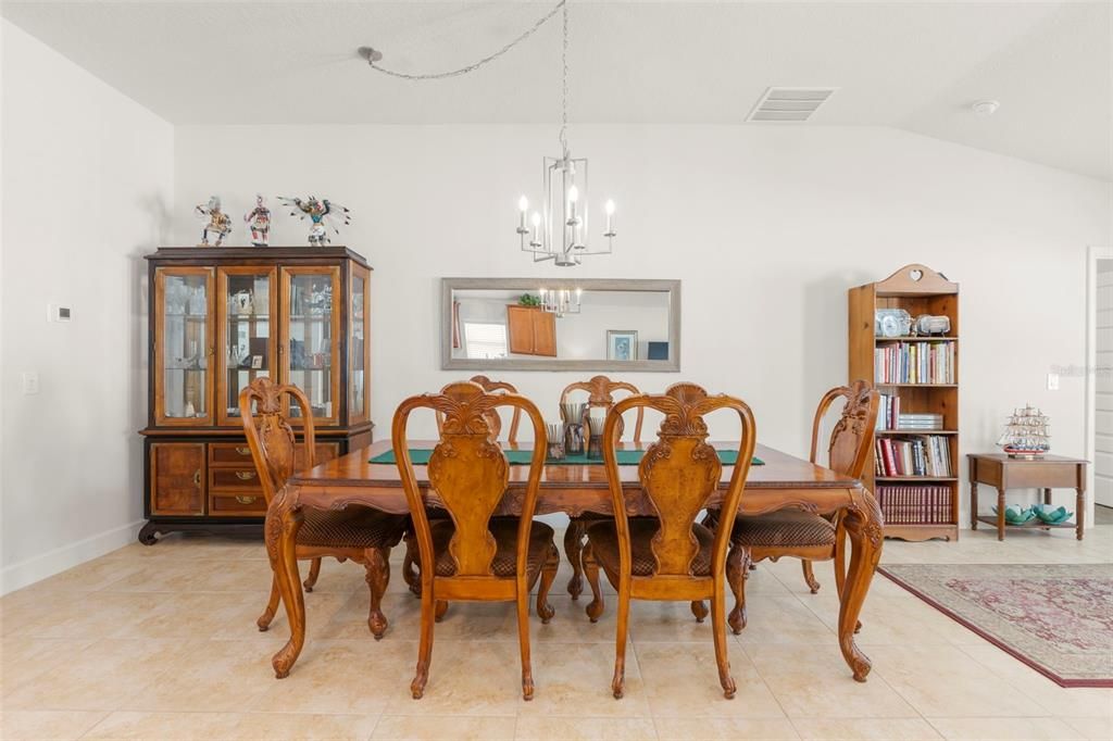 Active With Contract: $325,000 (3 beds, 2 baths, 1718 Square Feet)
