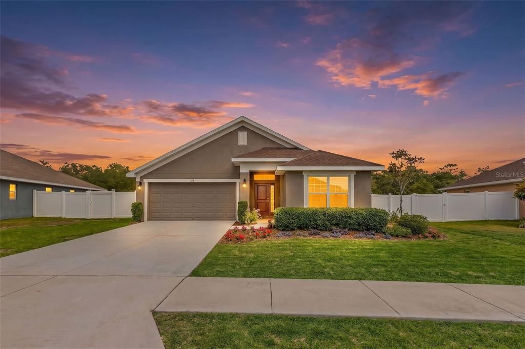 Active With Contract: $325,000 (3 beds, 2 baths, 1718 Square Feet)