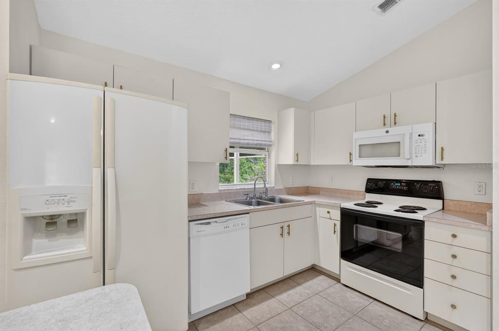 Activo con contrato: $410,000 (3 camas, 2 baños, 1188 Pies cuadrados)