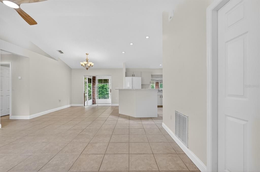 Activo con contrato: $410,000 (3 camas, 2 baños, 1188 Pies cuadrados)