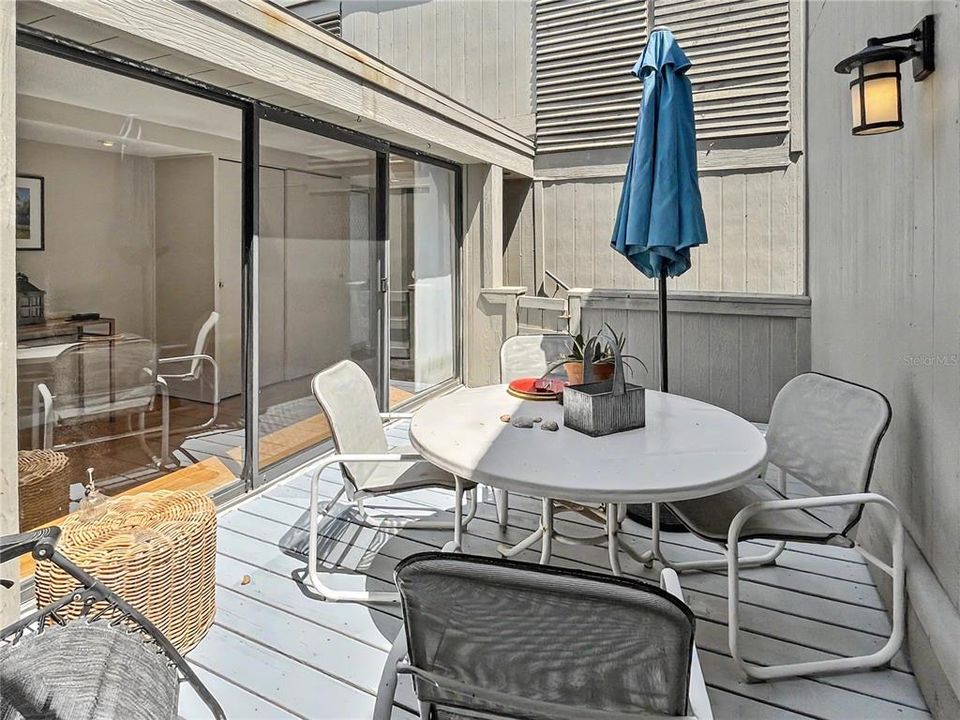 Active With Contract: $1,695 (2 beds, 2 baths, 1224 Square Feet)