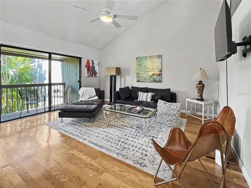 Active With Contract: $1,695 (2 beds, 2 baths, 1224 Square Feet)