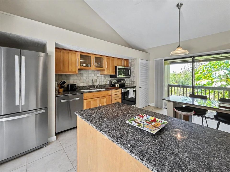 Active With Contract: $1,695 (2 beds, 2 baths, 1224 Square Feet)