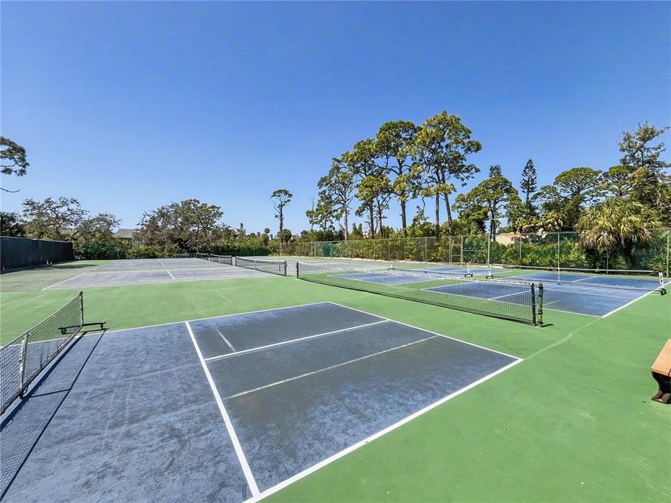 Active With Contract: $1,695 (2 beds, 2 baths, 1224 Square Feet)