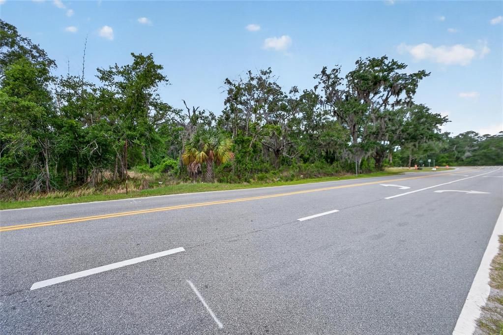 待售: $2,800,000 (10.36 acres)