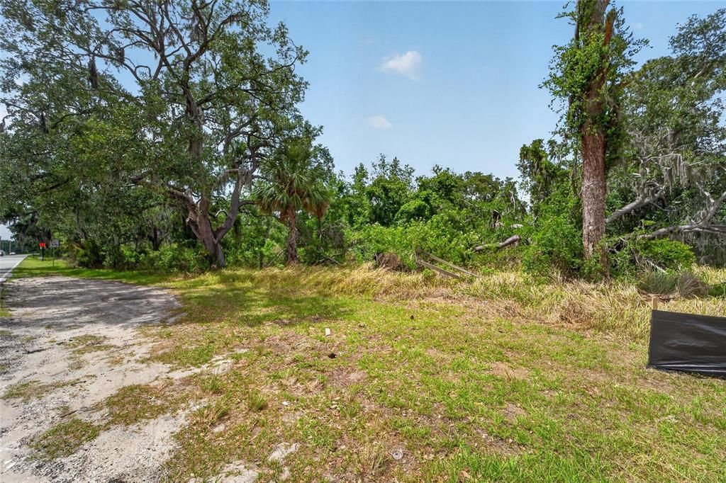 待售: $2,800,000 (10.36 acres)