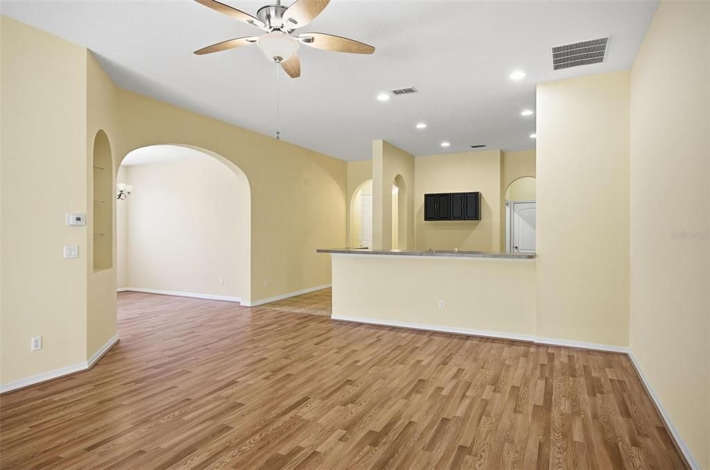 En Venta: $290,000 (2 camas, 2 baños, 1625 Pies cuadrados)