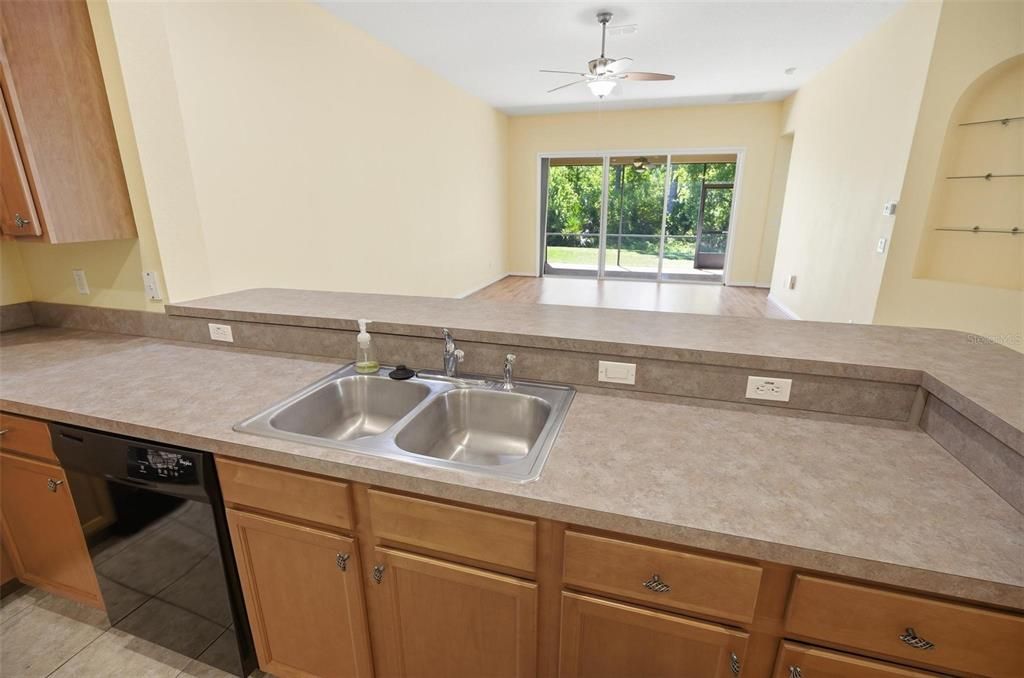 En Venta: $290,000 (2 camas, 2 baños, 1625 Pies cuadrados)