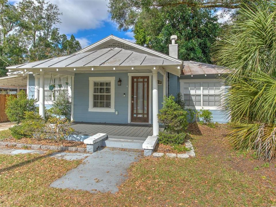 Active With Contract: $1,900 (3 beds, 1 baths, 840 Square Feet)