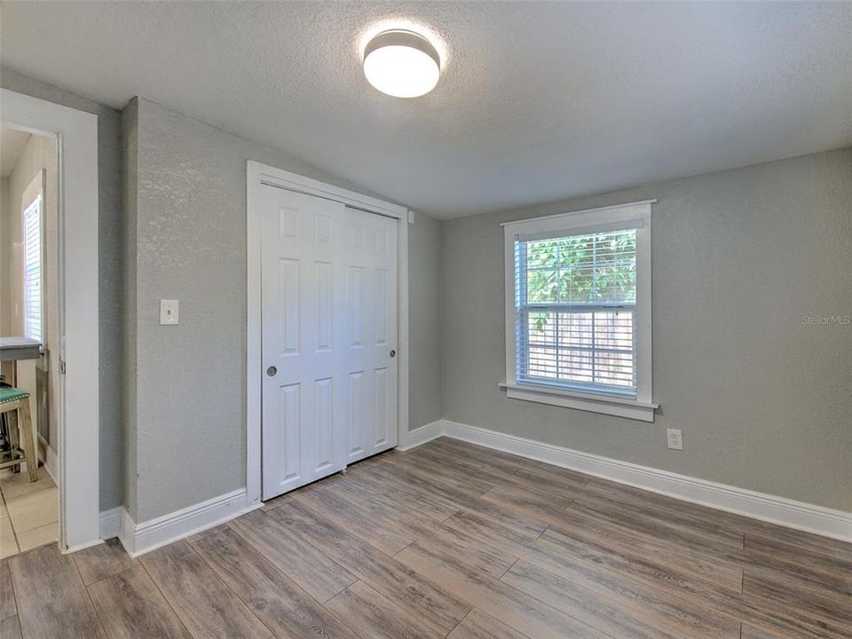 Active With Contract: $1,900 (3 beds, 1 baths, 840 Square Feet)