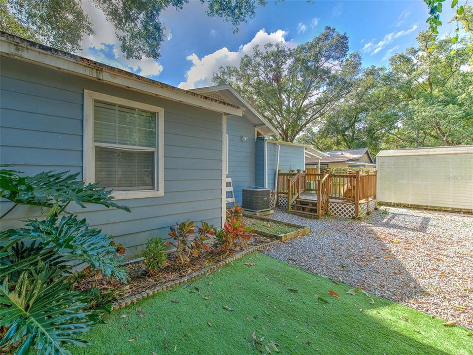 Active With Contract: $1,900 (3 beds, 1 baths, 840 Square Feet)