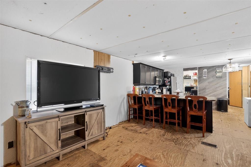 For Sale: $149,000 (3 beds, 2 baths, 924 Square Feet)