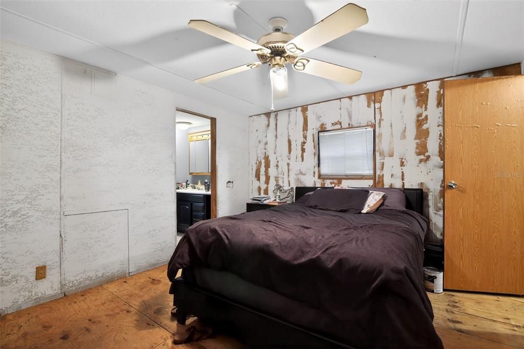 For Sale: $149,000 (3 beds, 2 baths, 924 Square Feet)