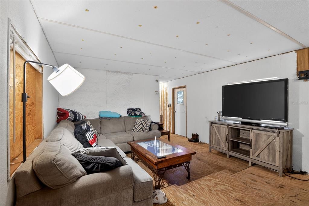 For Sale: $149,000 (3 beds, 2 baths, 924 Square Feet)