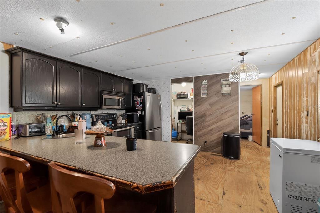 For Sale: $149,000 (3 beds, 2 baths, 924 Square Feet)