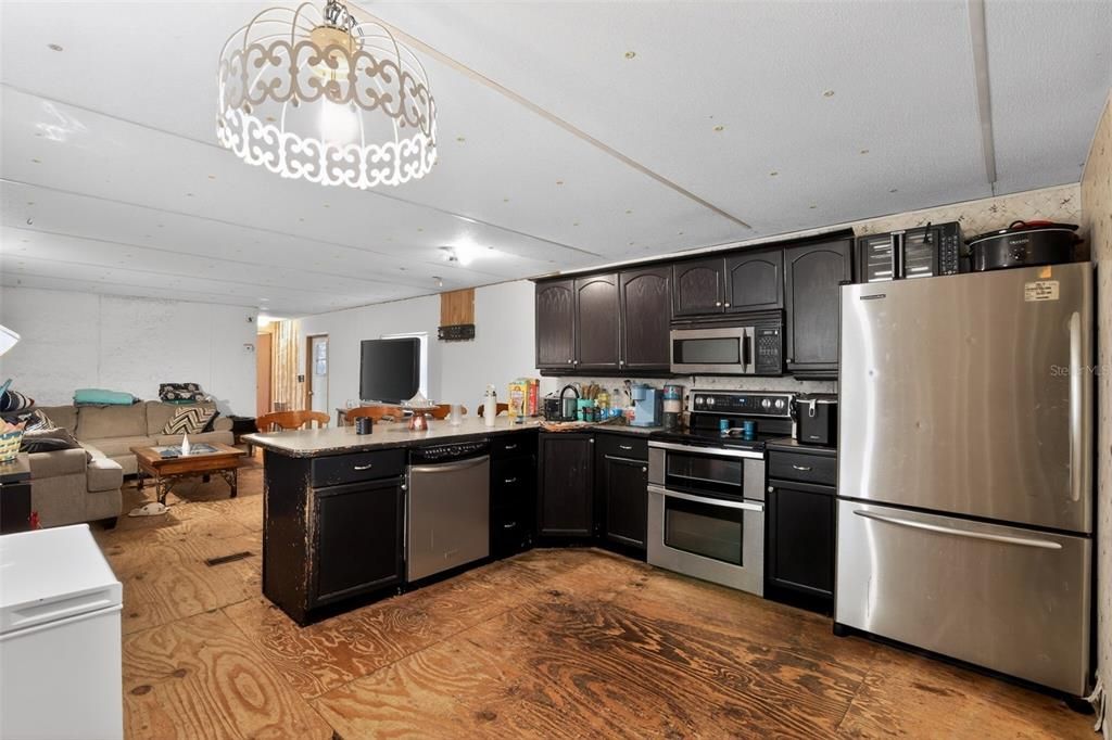 For Sale: $149,000 (3 beds, 2 baths, 924 Square Feet)