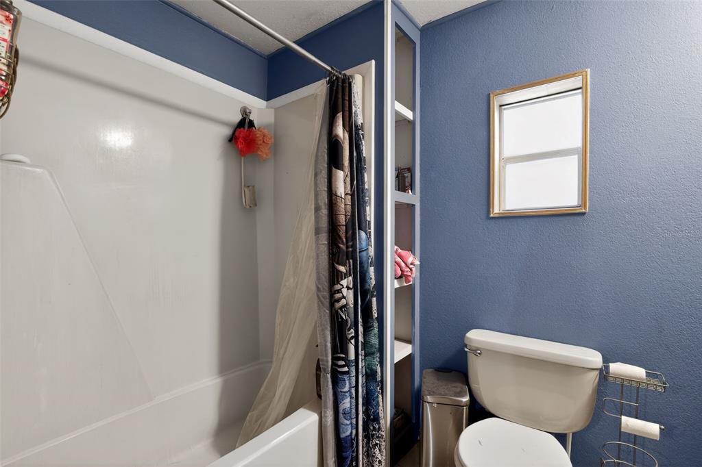 For Sale: $149,000 (3 beds, 2 baths, 924 Square Feet)