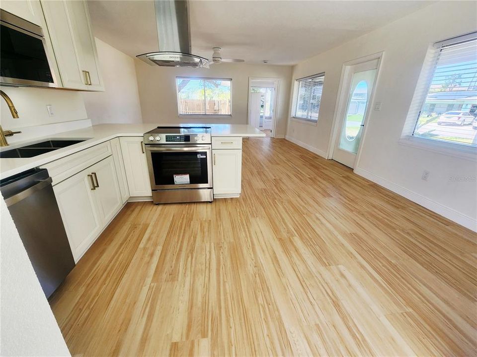 В аренду: $3,200 (3 спален, 1 ванн, 1058 Квадратных фут)