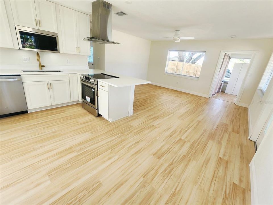 В аренду: $3,200 (3 спален, 1 ванн, 1058 Квадратных фут)