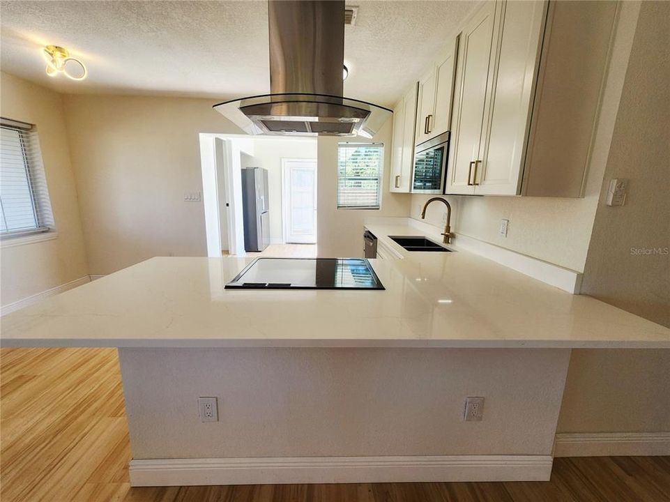 В аренду: $3,200 (3 спален, 1 ванн, 1058 Квадратных фут)