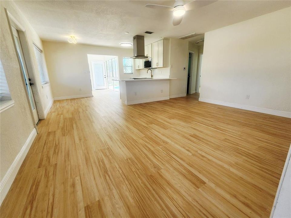 В аренду: $3,200 (3 спален, 1 ванн, 1058 Квадратных фут)