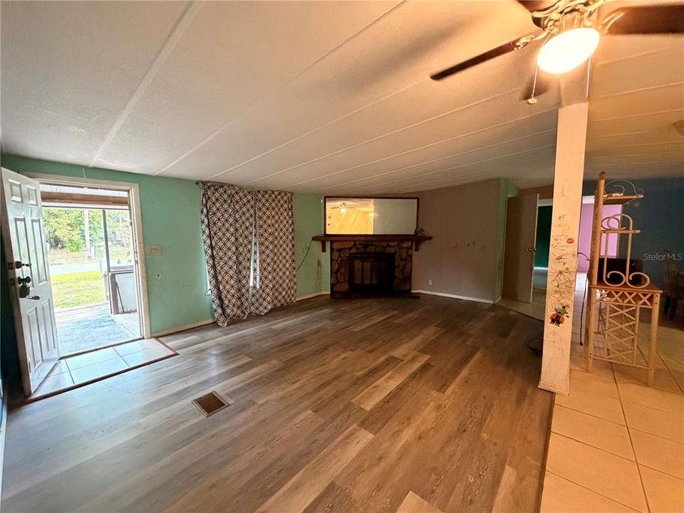 For Sale: $140,000 (3 beds, 2 baths, 1456 Square Feet)
