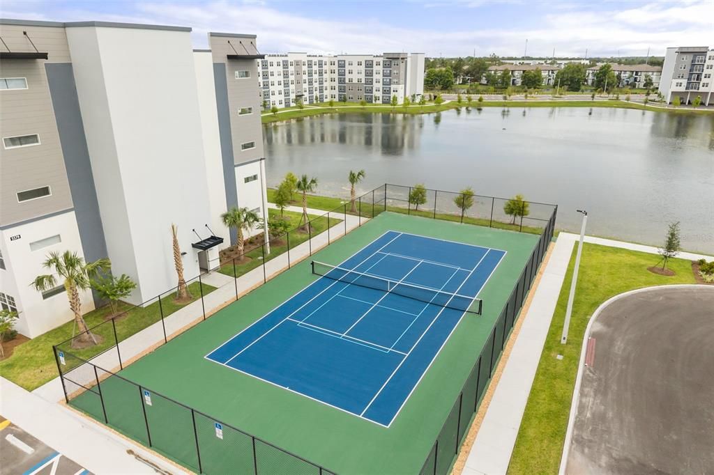 На продажу: $330,000 (2 спален, 2 ванн, 1023 Квадратных фут)