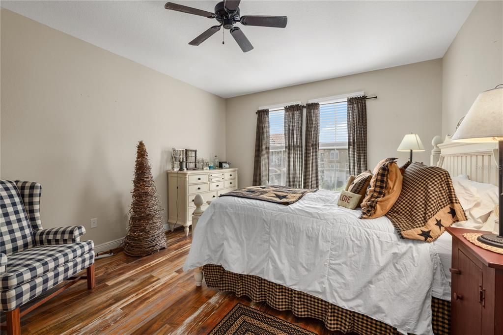 For Sale: $439,000 (3 beds, 3 baths, 2191 Square Feet)