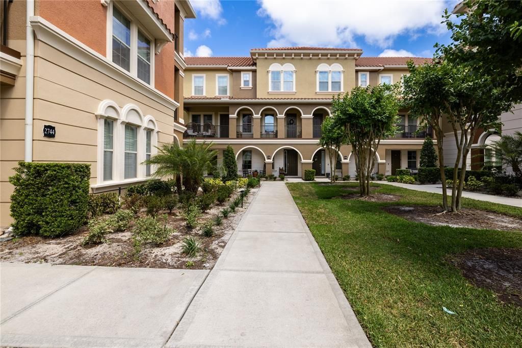 For Sale: $439,000 (3 beds, 3 baths, 2191 Square Feet)