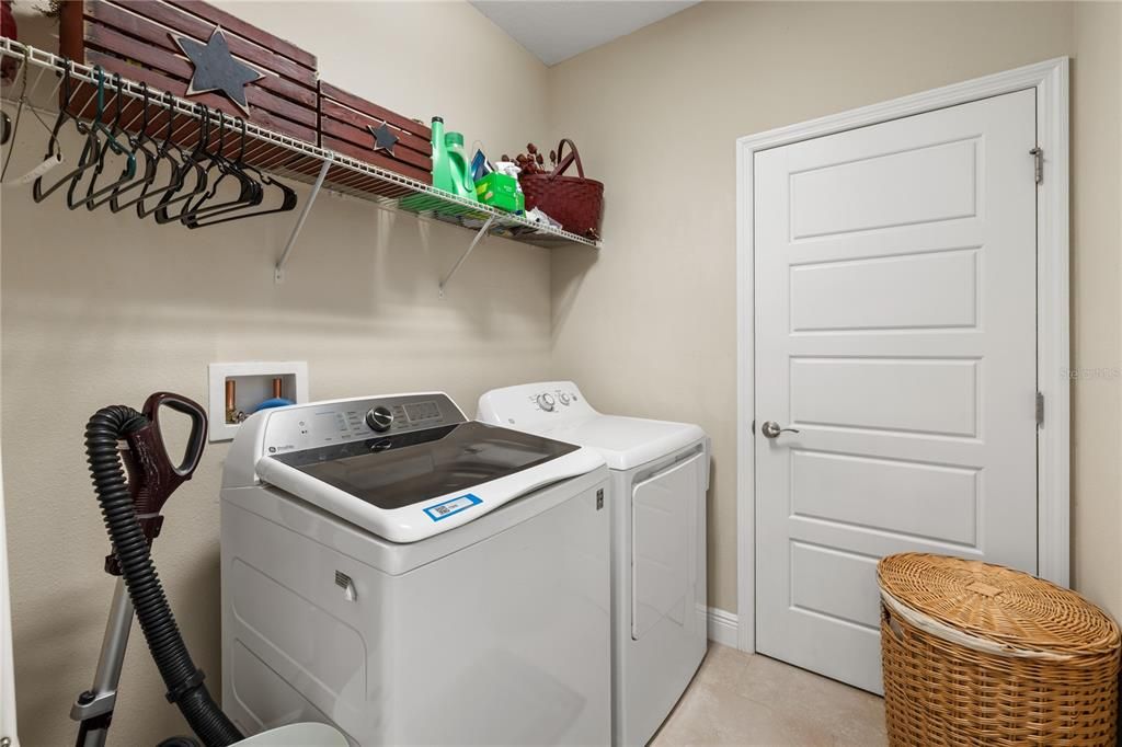 For Sale: $439,000 (3 beds, 3 baths, 2191 Square Feet)