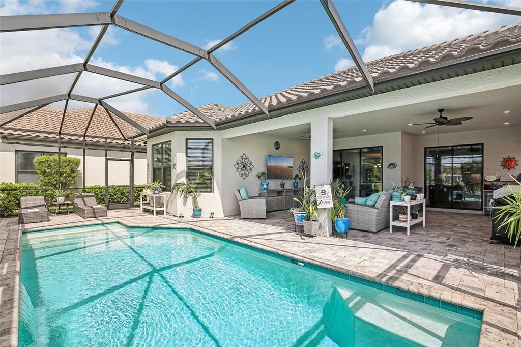 En Venta: $834,797 (3 camas, 3 baños, 2336 Pies cuadrados)
