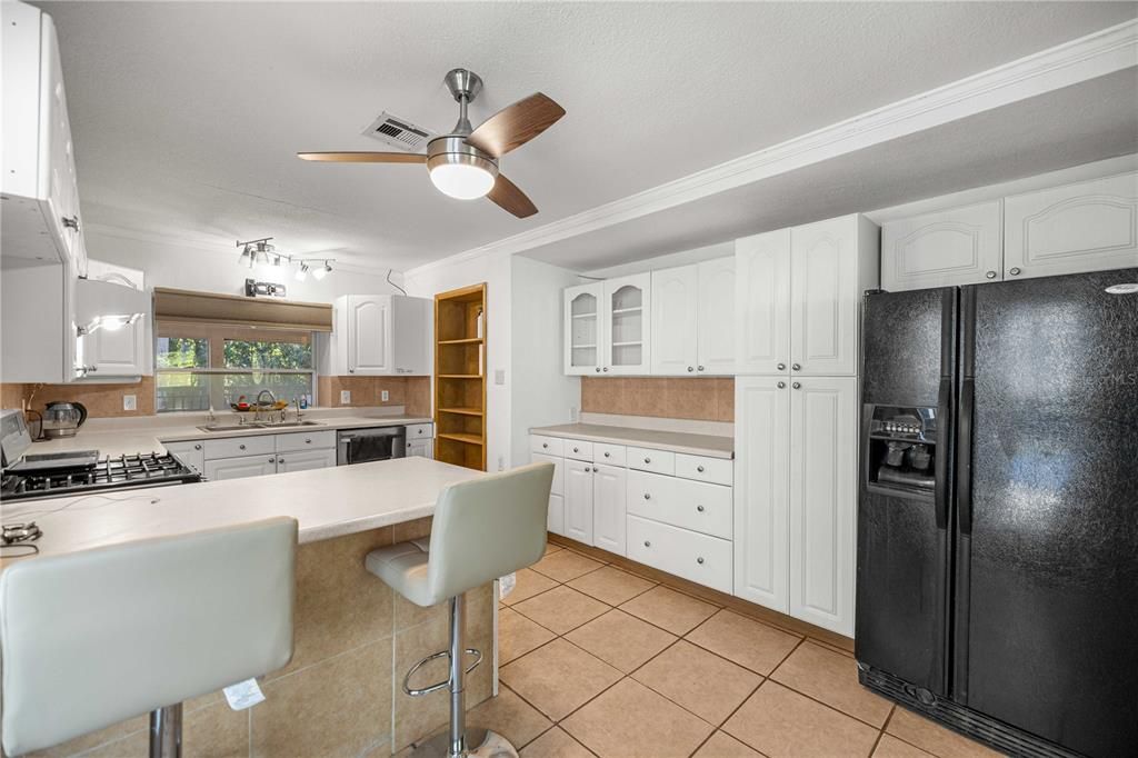 В аренду: $1,800 (3 спален, 2 ванн, 1673 Квадратных фут)