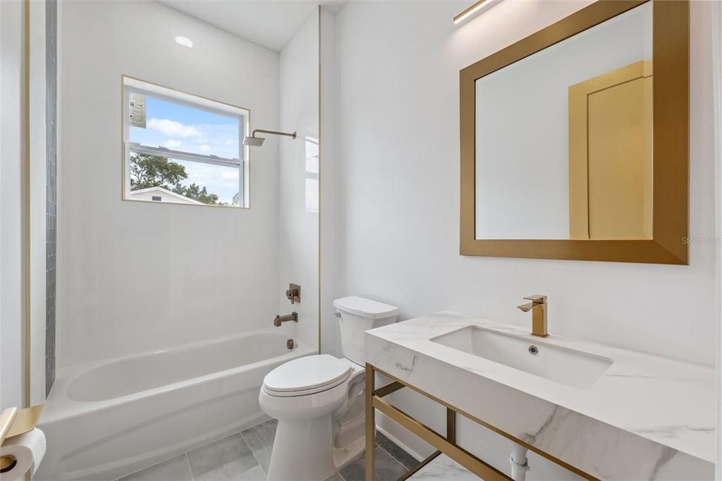 En Renta: $2,450 (3 camas, 2 baños, 1725 Pies cuadrados)