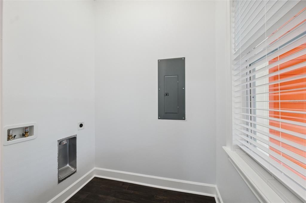 En Renta: $2,450 (3 camas, 2 baños, 1725 Pies cuadrados)