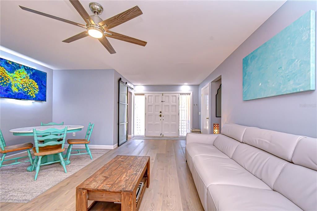 En Venta: $699,000 (3 camas, 3 baños, 2068 Pies cuadrados)