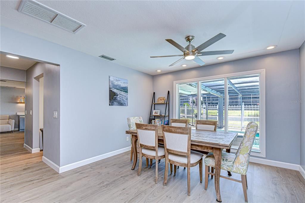 En Venta: $699,000 (3 camas, 3 baños, 2068 Pies cuadrados)